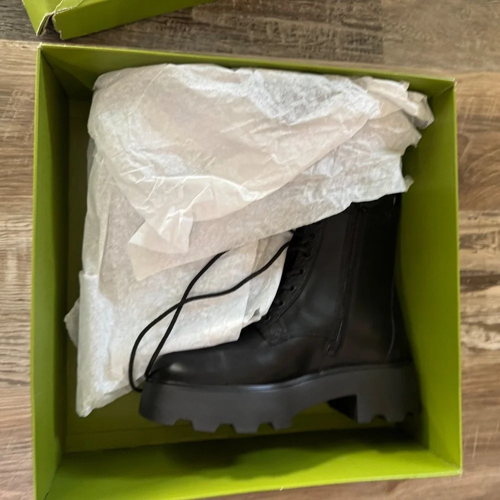 NEW Tory Burch Lug Ankle Boot Womens 9 Black T Monogram Vachetta Leather 178112